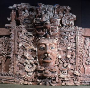 Mascaron, do estado de Campeche, México, período do clássico adiantado (estuque)